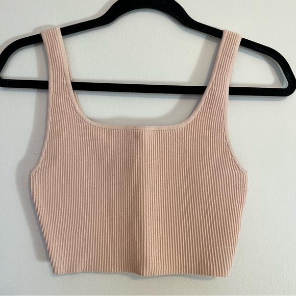 Aritzia Tops - Aritzia Babaton Sculpt Knit Crop Top